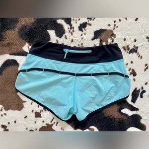 Lululemon Low-Rise Lined Short 2.5" inseam